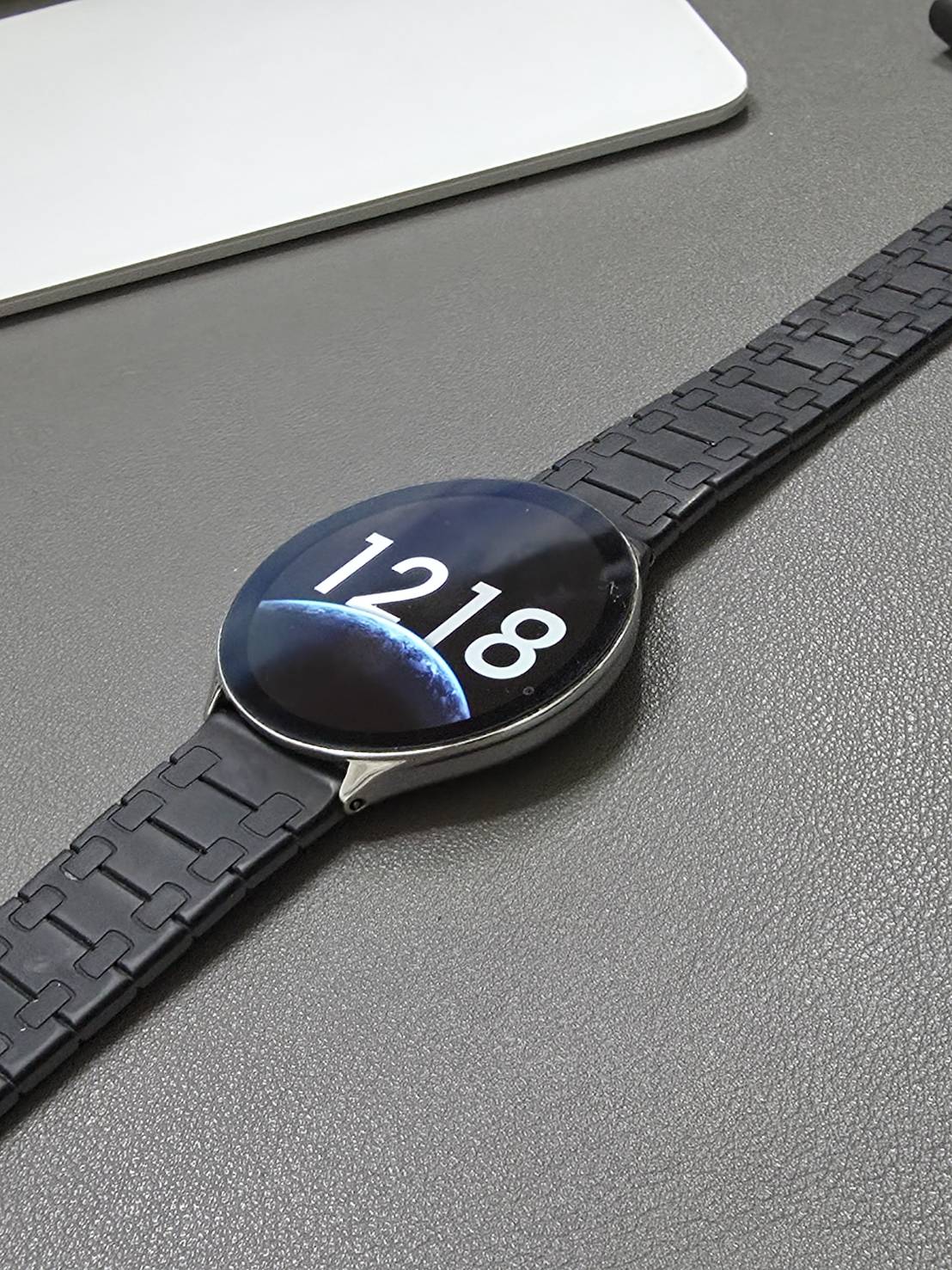 Skaiwalk Air on desk